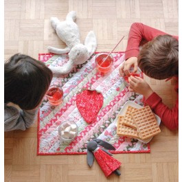 Strawberry Tea Quilt by Josanie /19.5x19.5"